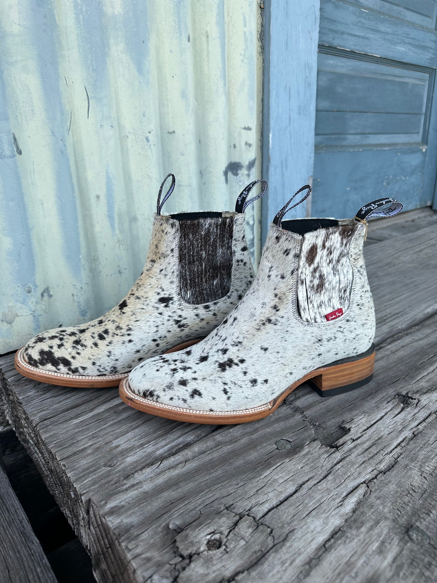 Size: 10 Black & White Speckled Booties