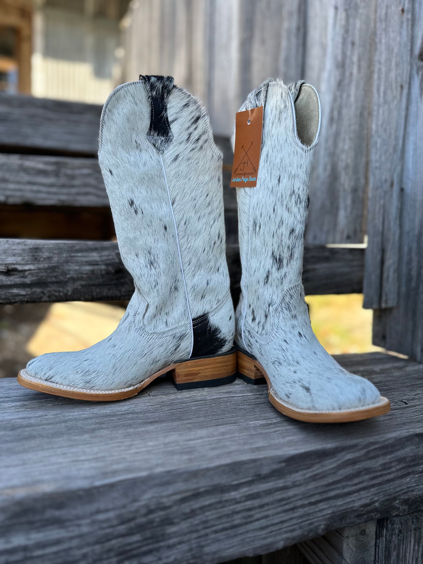 Black and White Speckled Boots Size: 6.5