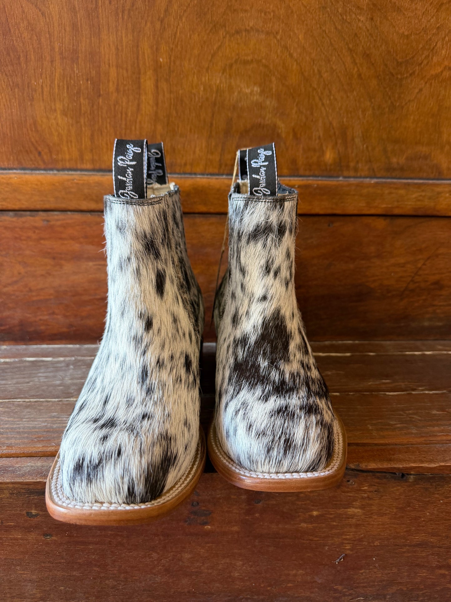 Blk & White Speckled Booties Size: 6