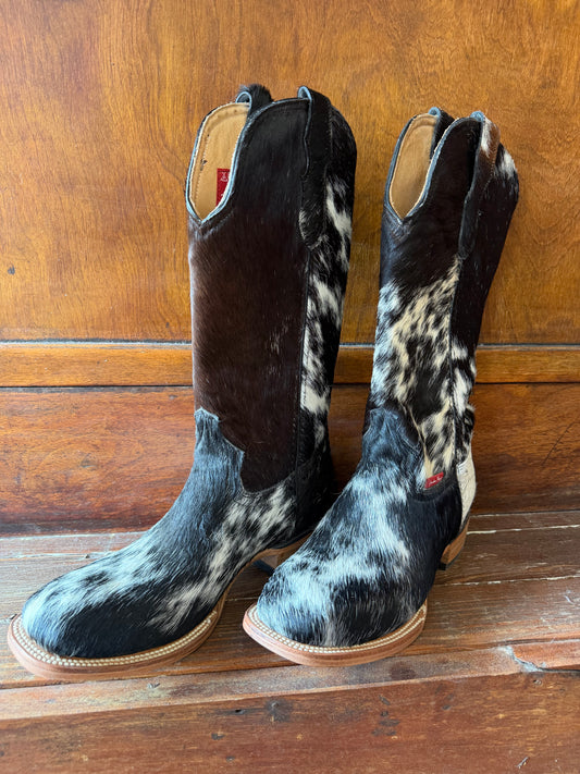 Black & White Speckled Boots Size: 8.5