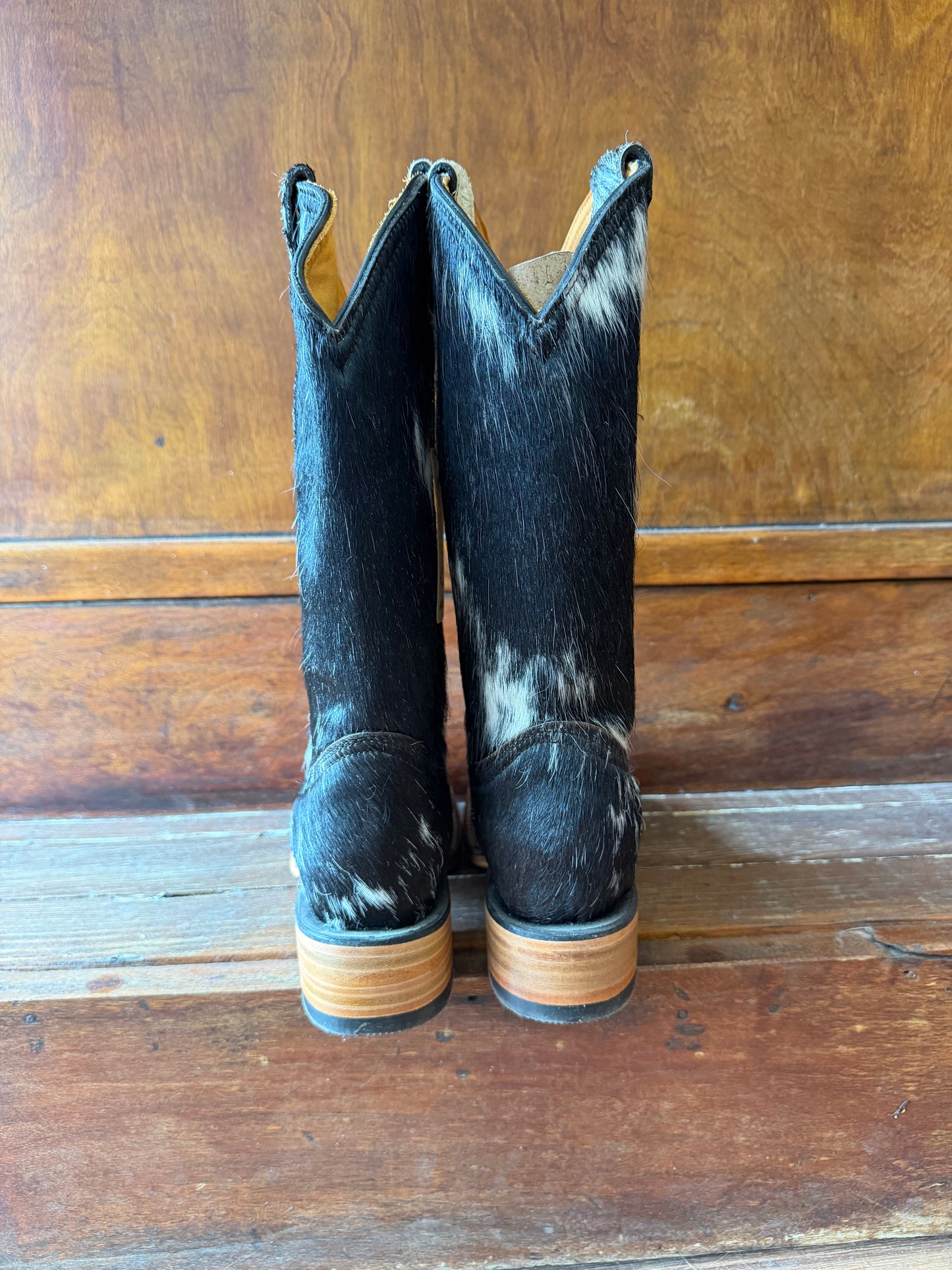 Black & White Speckled Boots Size: 5.5