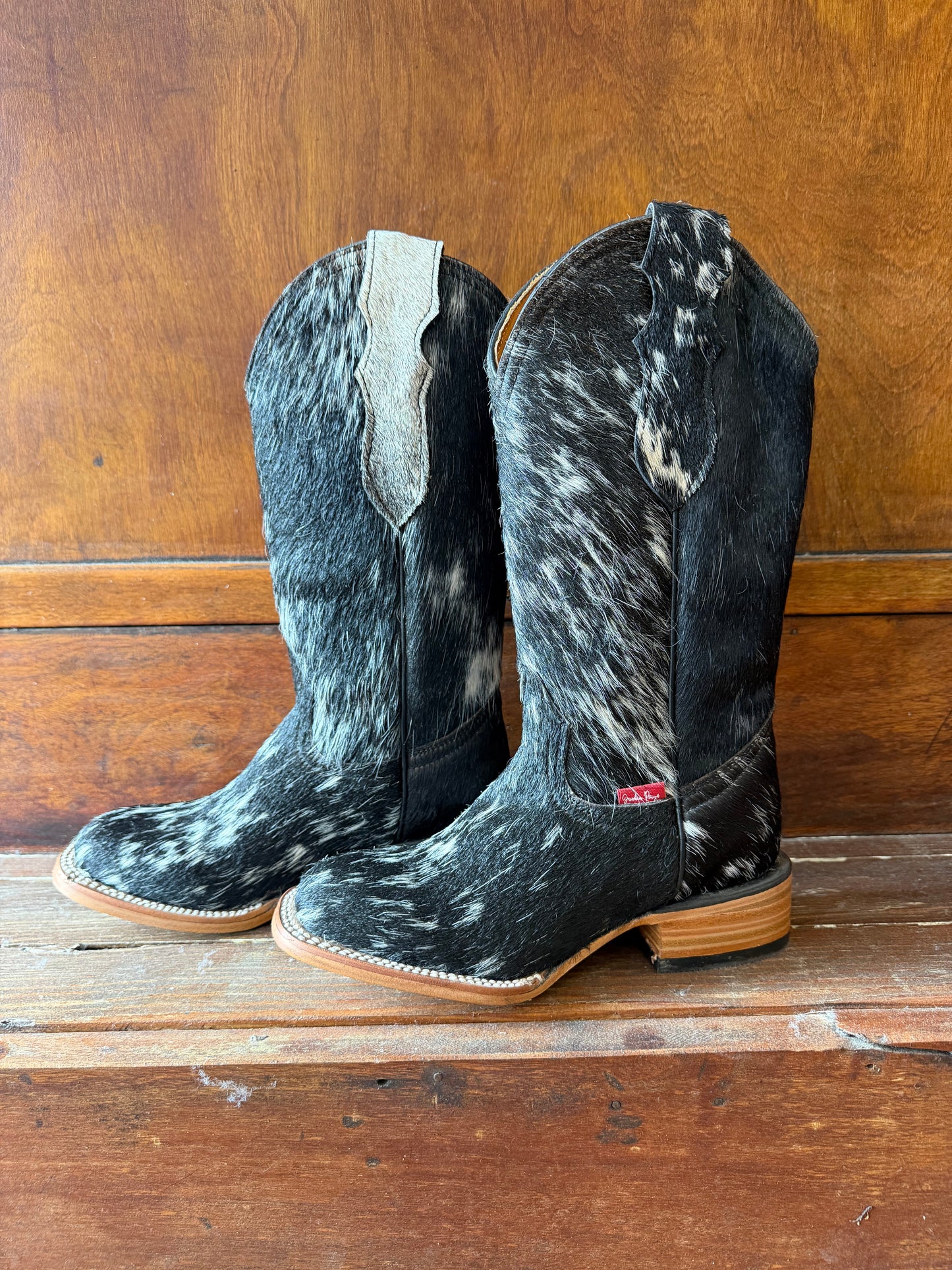 Black & White Speckled Boots Size: 5.5
