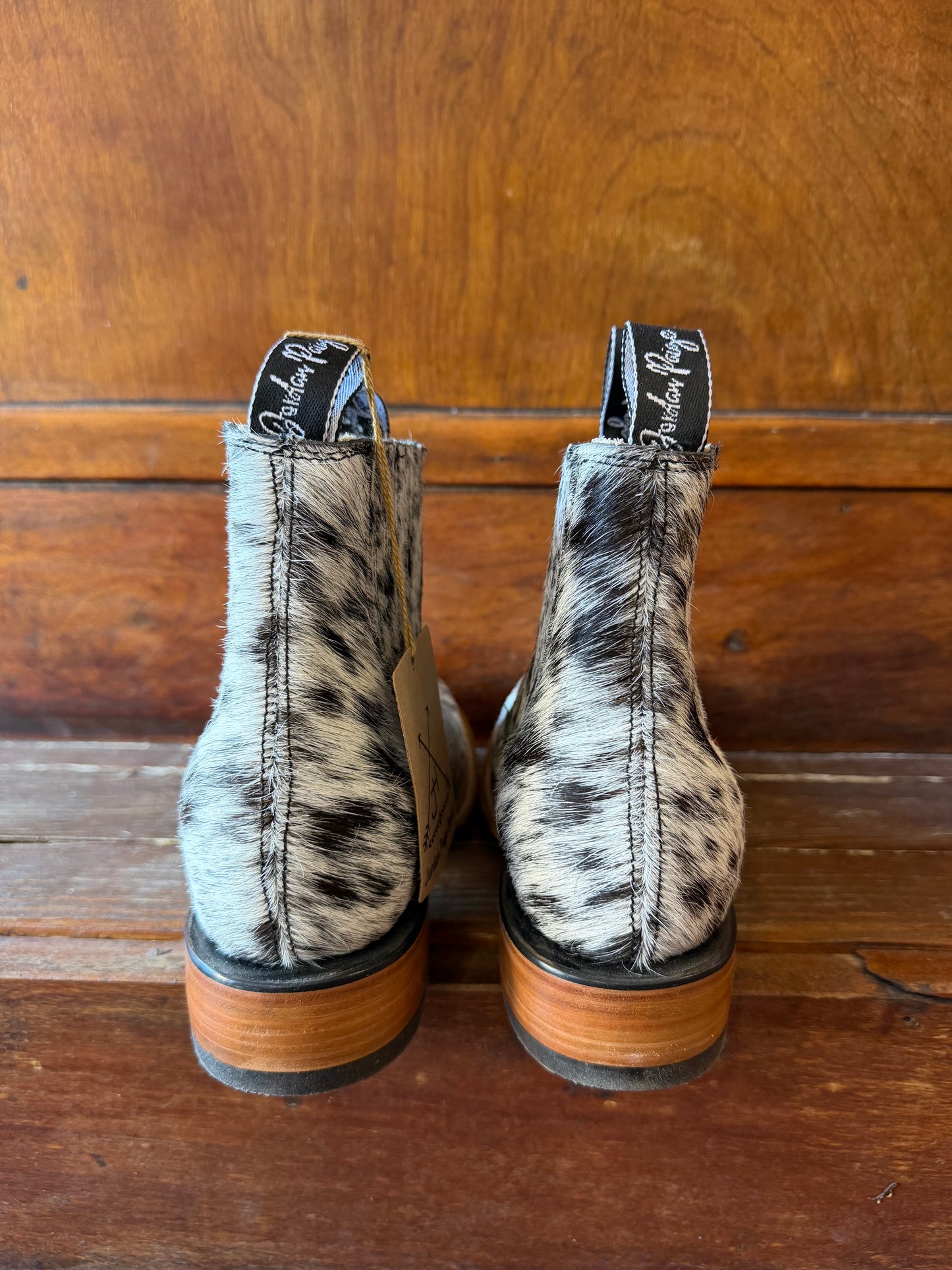 Blk & White Speckled Booties Size: 6