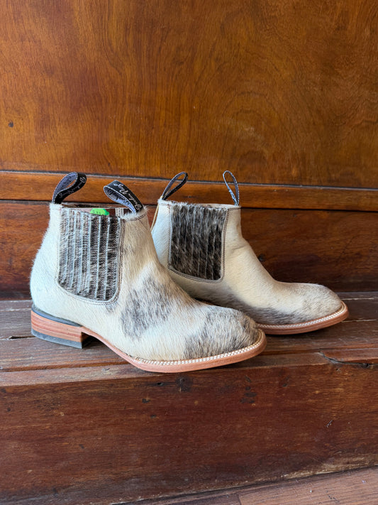Light Booties Size: 8