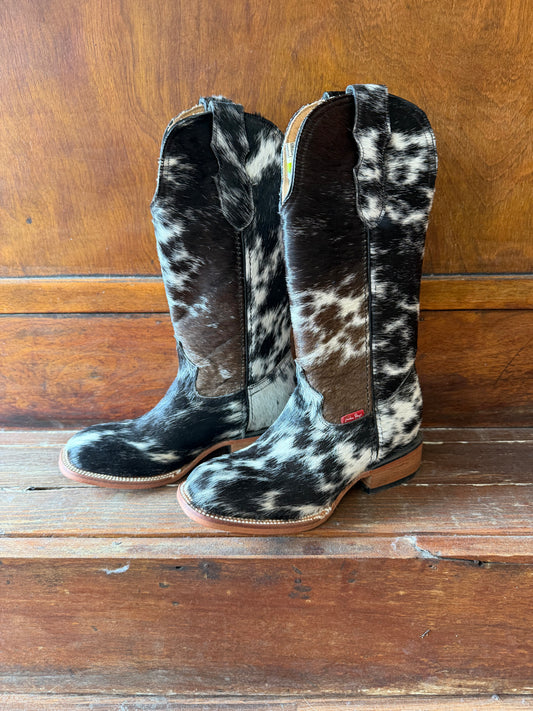Black & White Speckled Boots Size: 5.5
