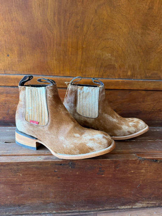 Brown & White Speckled Booties Size: 8