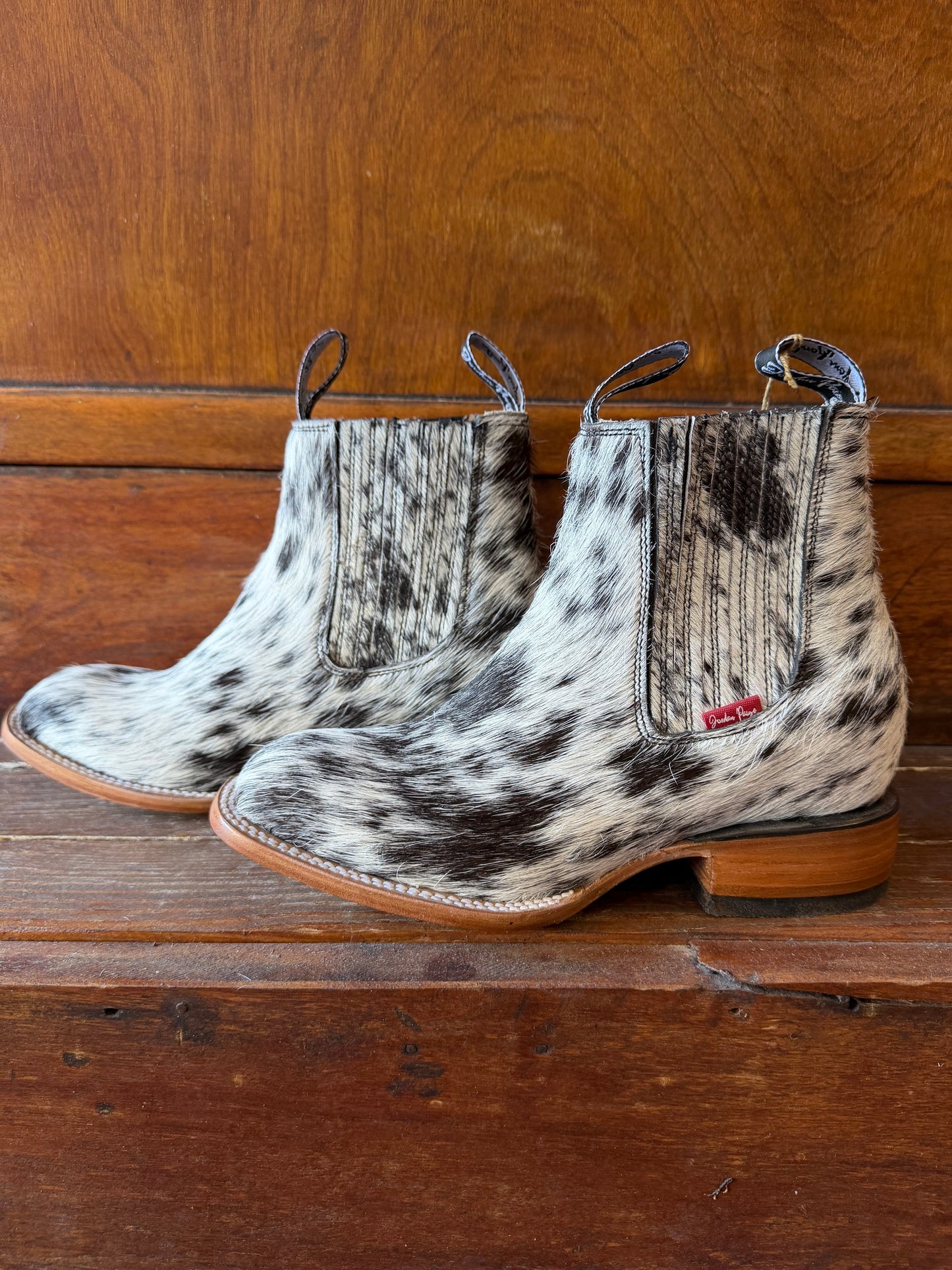 Blk & White Speckled Booties Size: 6