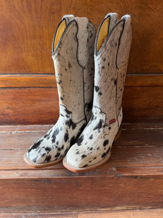 Black & White Speckled Boots Size: 5