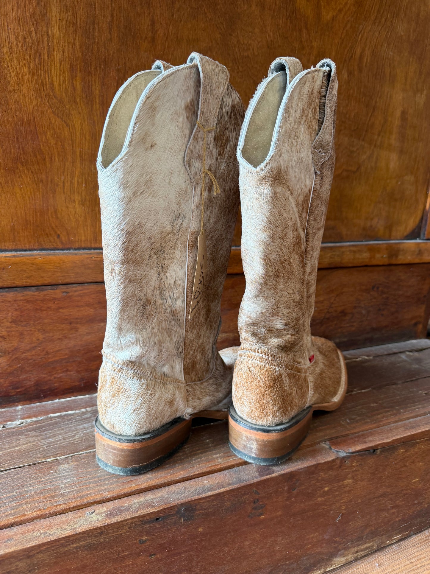 Tan/ Light Brindle Boots Size: 7
