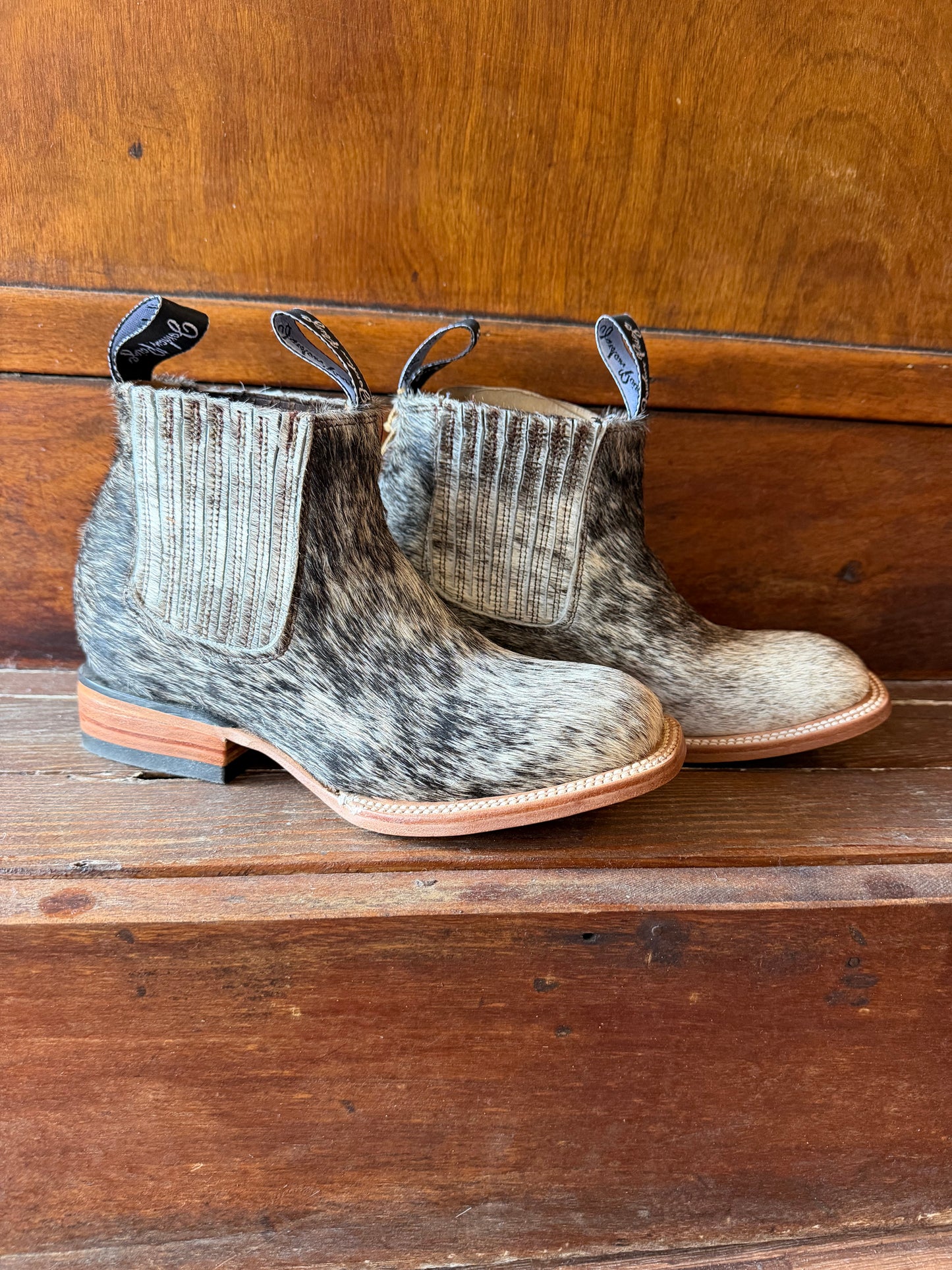 Light Brindle Booties Size: 5